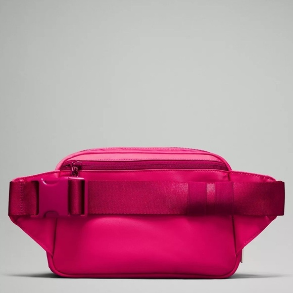 Lululemon Everywhere Belt Bag Raspberry Coulis Wild Berry Large 2L NWT - Picture 3 of 6